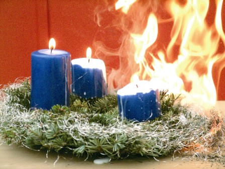 Brennender Adventskranz adventskranz