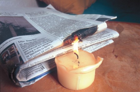 Eine vergessene Kerze kerze zeitung a4